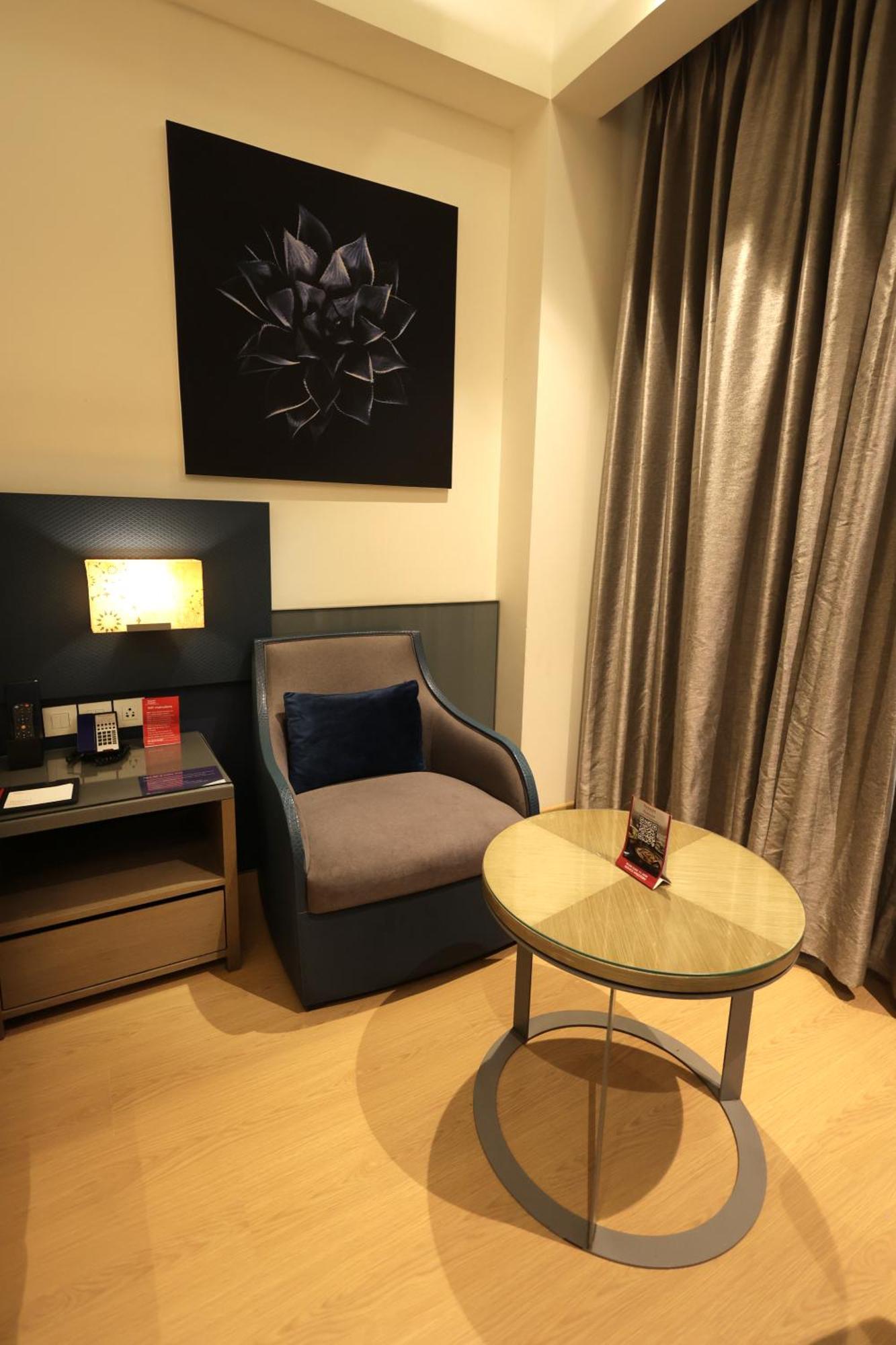 Ramada By Wyndham Lucknow Hotel And Convention Center Eksteriør billede