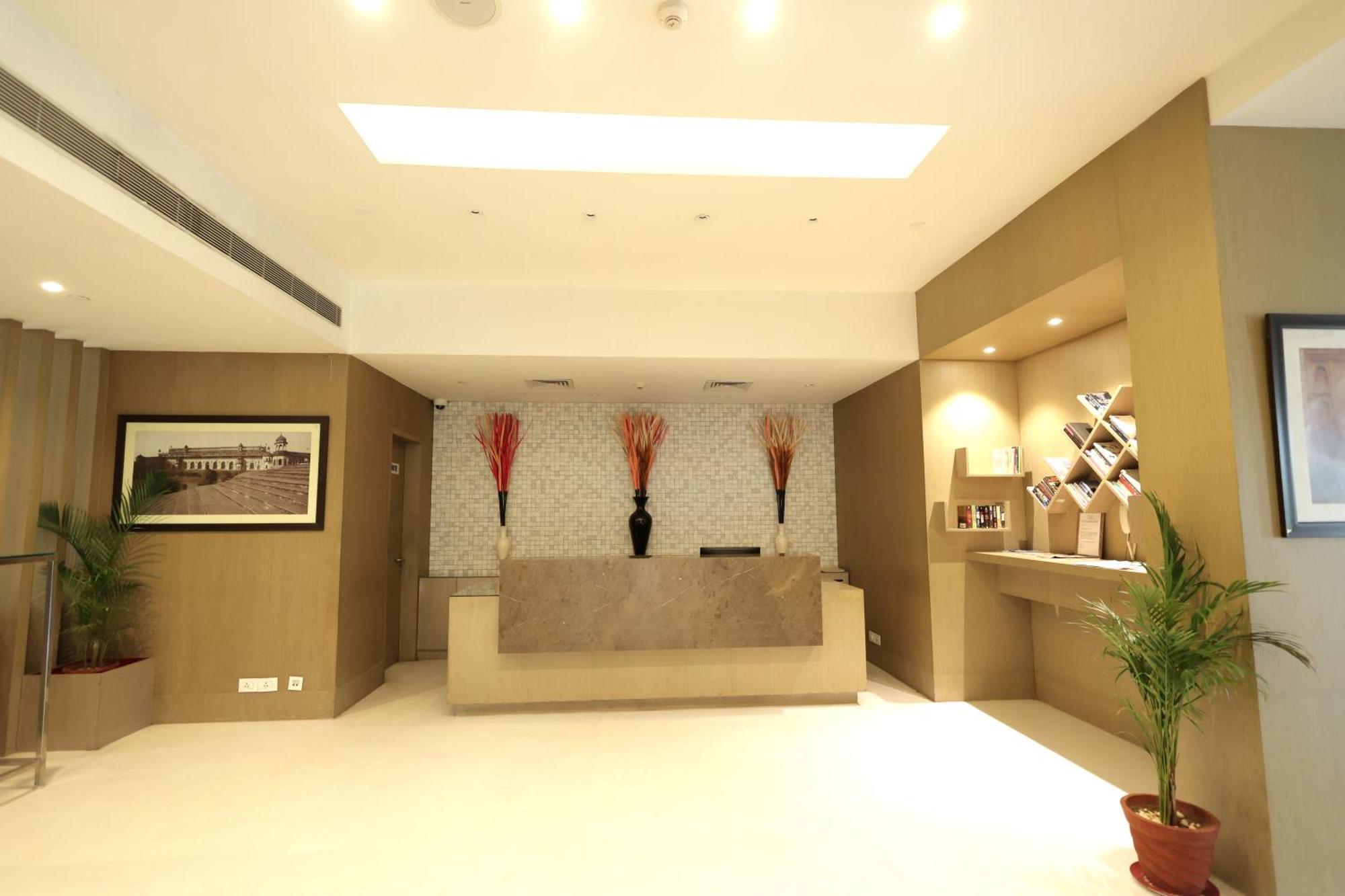 Ramada By Wyndham Lucknow Hotel And Convention Center Eksteriør billede