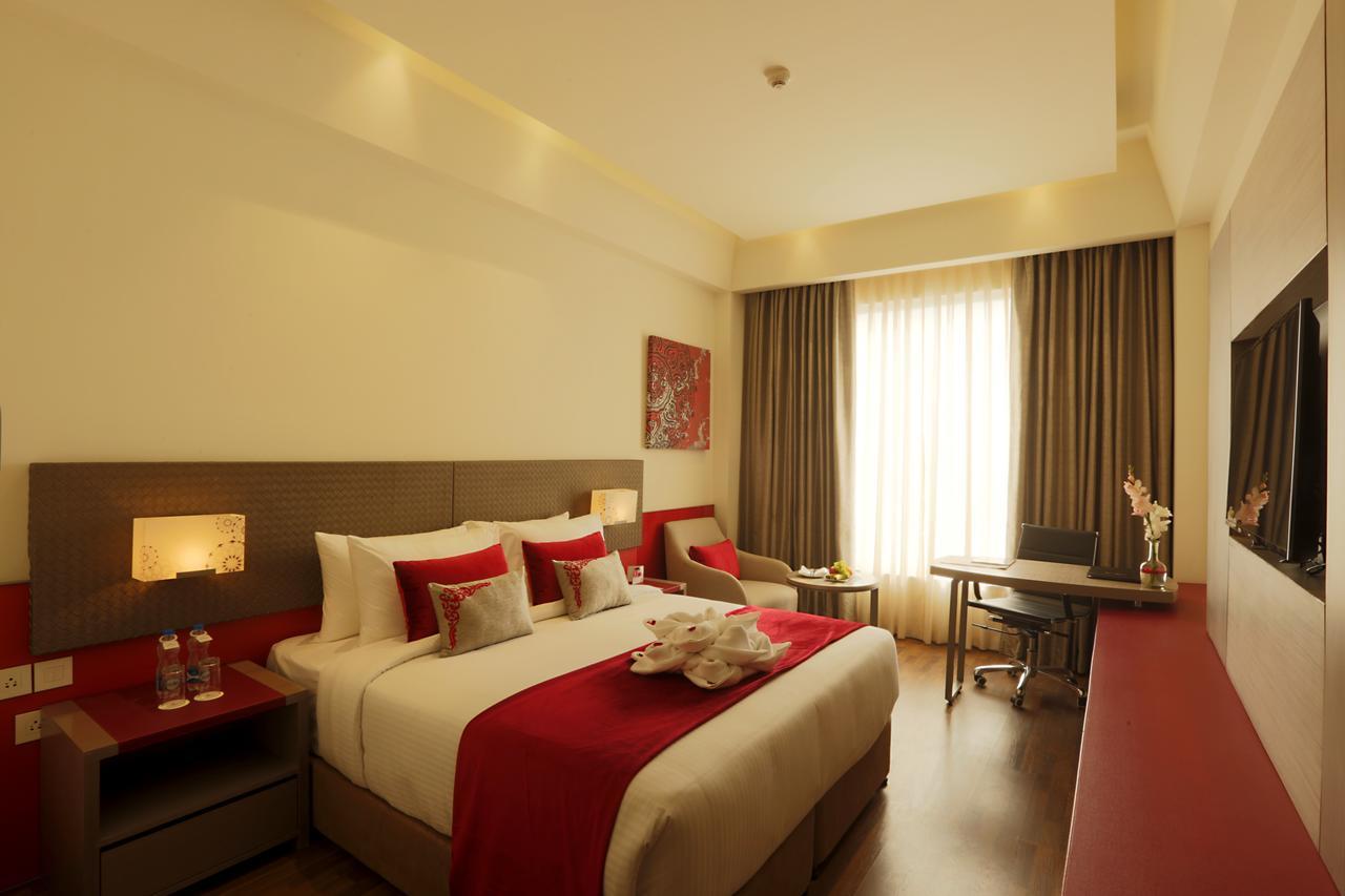 Ramada By Wyndham Lucknow Hotel And Convention Center Eksteriør billede