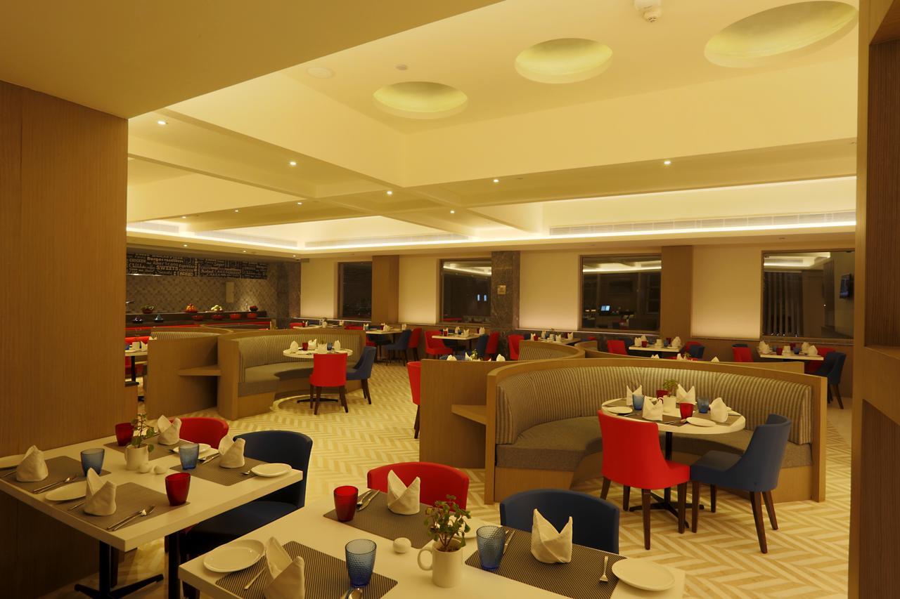 Ramada By Wyndham Lucknow Hotel And Convention Center Eksteriør billede