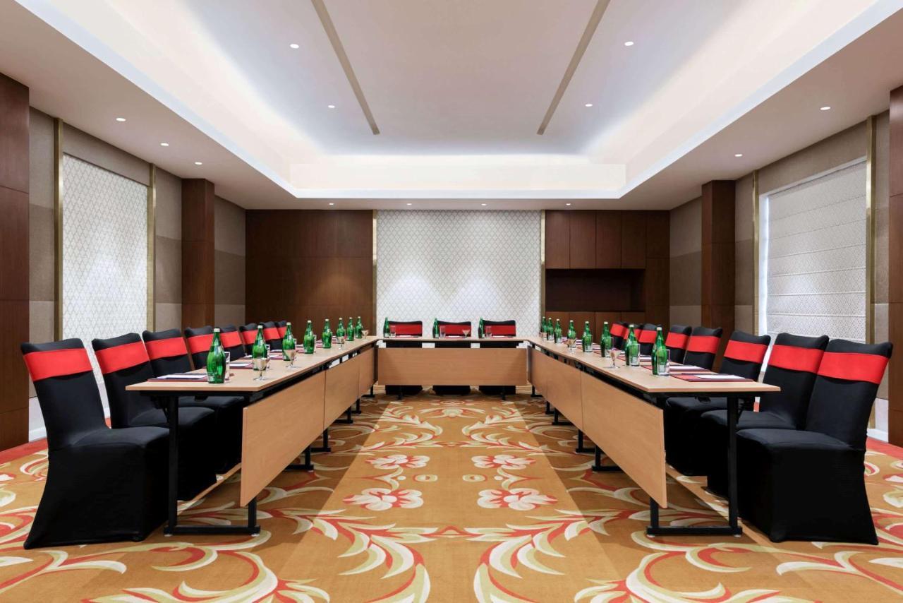 Ramada By Wyndham Lucknow Hotel And Convention Center Eksteriør billede