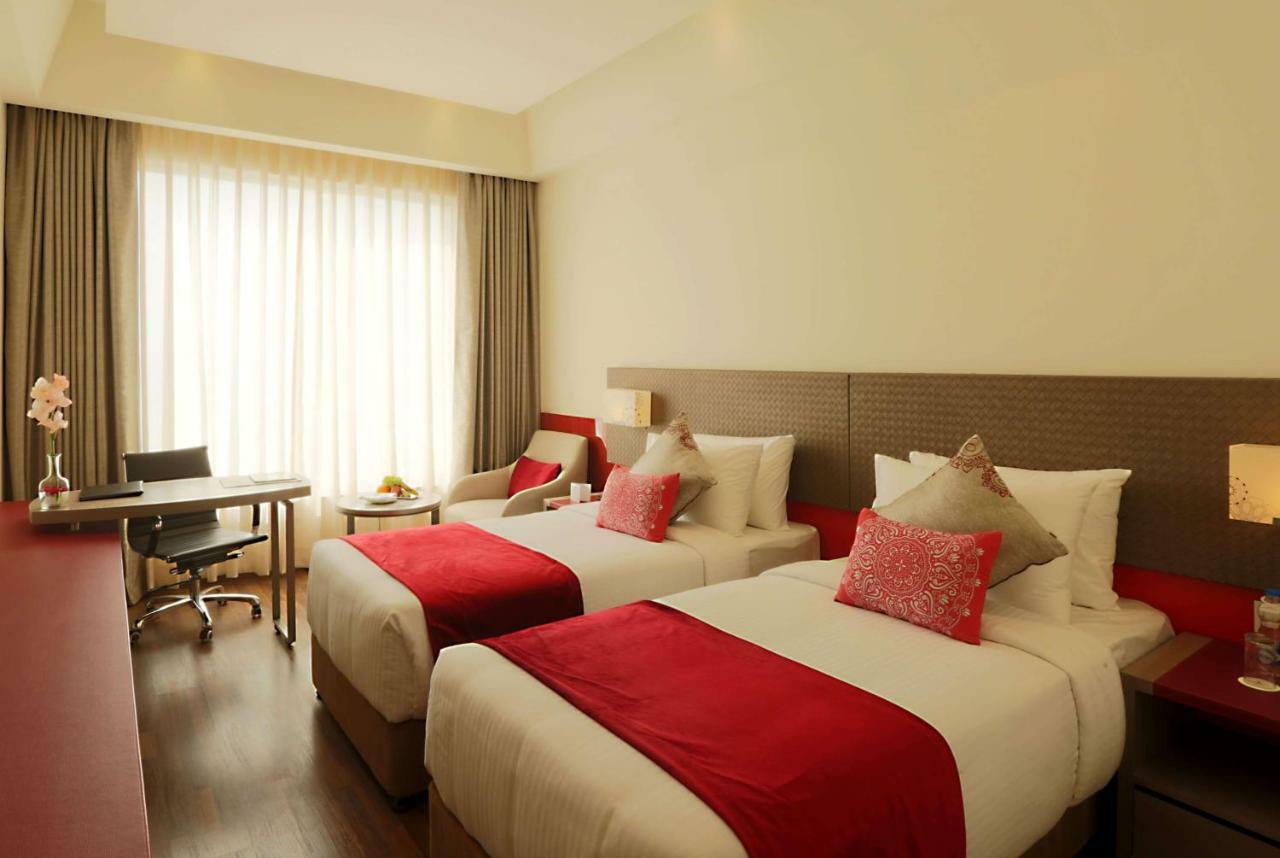 Ramada By Wyndham Lucknow Hotel And Convention Center Eksteriør billede